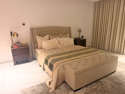 King size bed +2 side tables +storage bench + mattress 2 years -Marina home