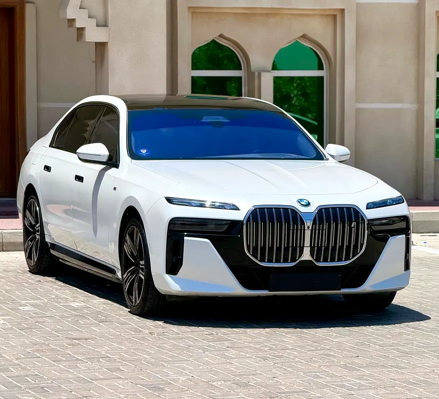 BMW i7 2023 — photo 1 of 18