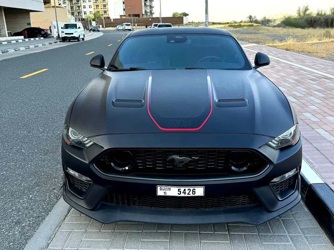 Ford Mustang 2022 — photo 1 of 10
