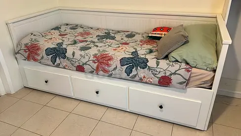 Daybed with 3 Underbed Drawers