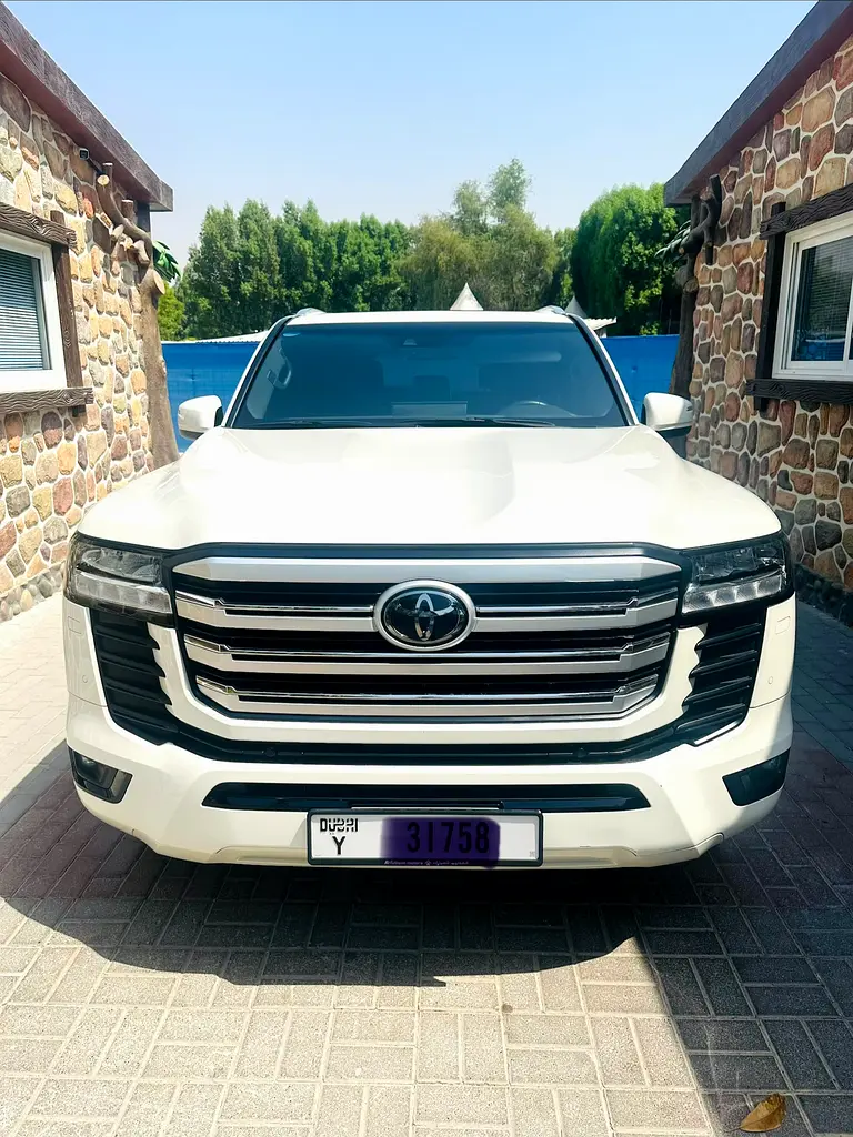 Toyota Land Cruiser 2023 — photo 1 of 11
