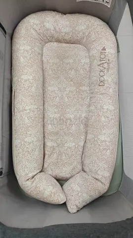 DockATot Deluxe+ Pod in Brer Rabbit (William Morris) - Gently Used