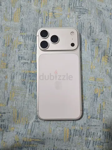 Apple iPhone 17 pro max Silver Amazing condition like new. Lady used