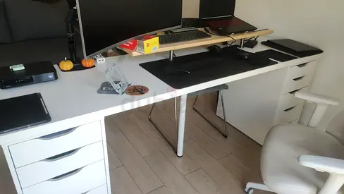 İkea Lagkapten Alex 200*60 Desk
There is some wear on the top, but otherwise it has no defects.