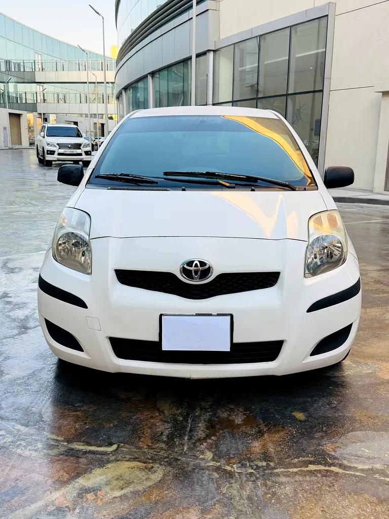 Toyota Yaris 2009 — photo 1 of 4