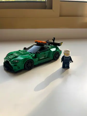 Aston Martin F1 Safety car Lego