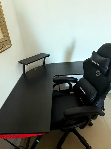 Black gaming/office chair with small black desk - good condition