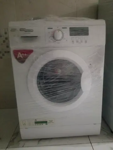 Front-load washing machine in good condition, 7kg (wrapped for move)