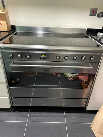 Stainless Steel Electric Range with Ceramic Hob..