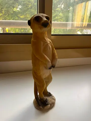 Meerkat statue 34cm tall