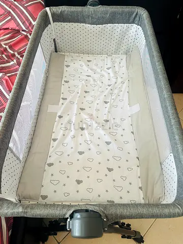 Portable Baby Bassinet / Travel Crib in Grey - Good Condition