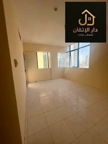 🏡 **ثلاث غرف وصالة للإيجار السنوي (عقد عزاب) في المجاز 1** 🏡