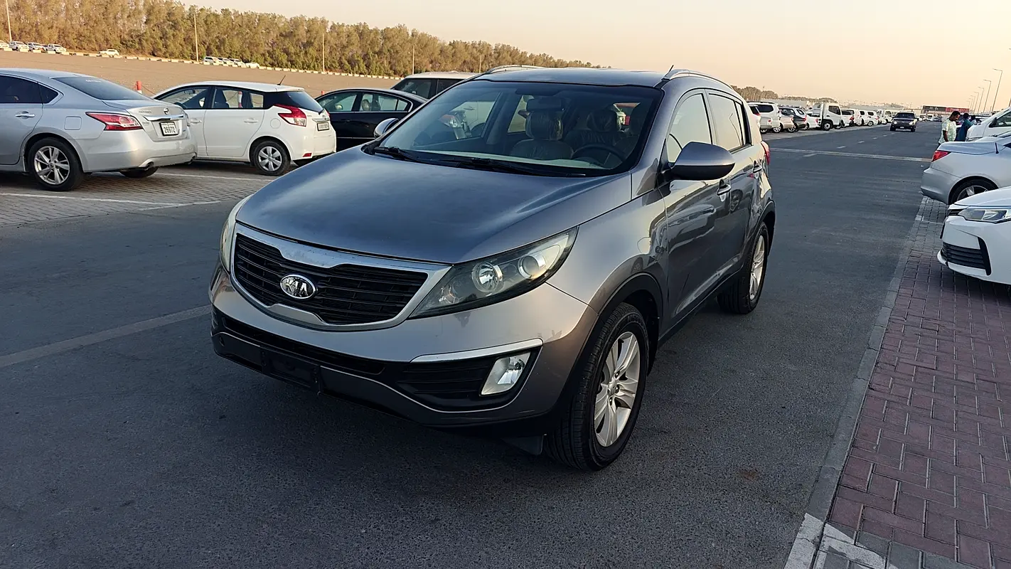 Kia Sportage 2012 — photo 1 of 20