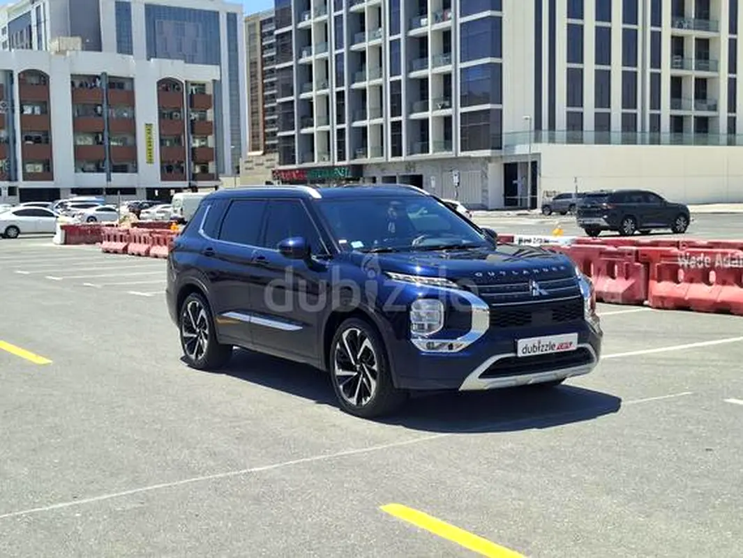 Mitsubishi Outlander 2024 — photo 1 of 12