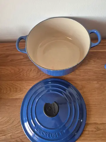 Le Creuset Dutch Oven/casserole with lid