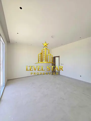LUXURIOUS . 5 BEDROOMS . BIG HALL . GARDEN
