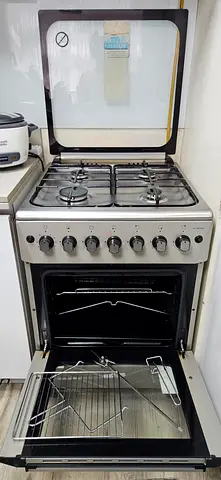 4-Burner Gas Cooker with Oven - Good Working Condition