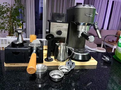 DeLonghi Pump Espresso Machine with Grinder and Accessories - selling as we bought a new one.