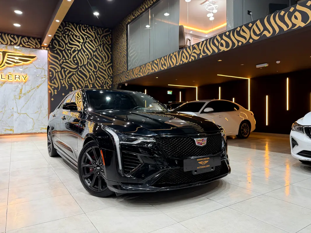 Cadillac CT4 2021 — photo 1 of 15