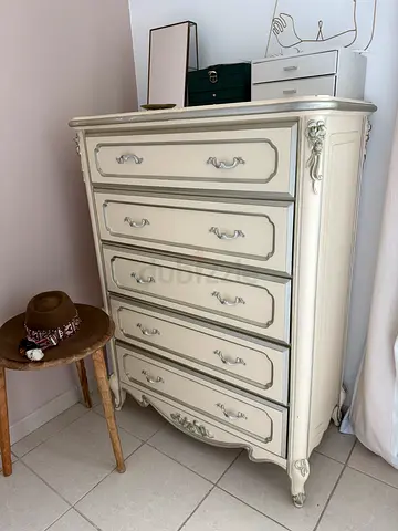 Chest of drawers