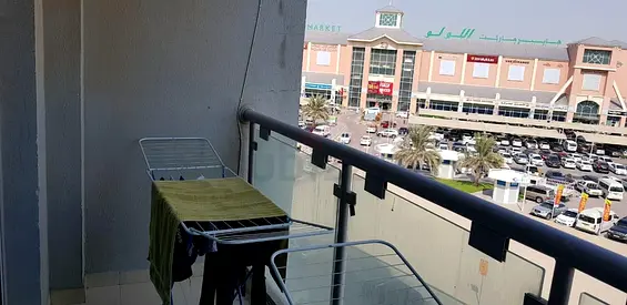 BED SPACES AVAILABLE FOR GUYS WITH FULL FACILITIES NEAR MALL OF EMIRATES