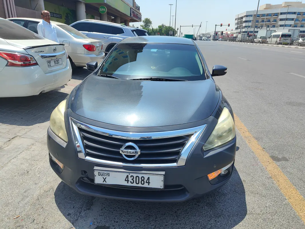 Nissan Altima 2013 — photo 1 of 8