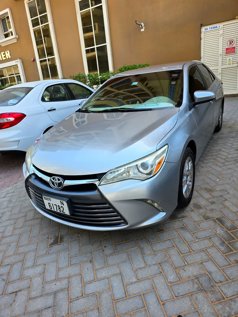 Toyota Camry 2015 — photo 1 of 10