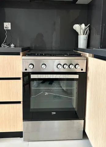 Beko Stainless Steel Gas Cooker with Oven - brand new