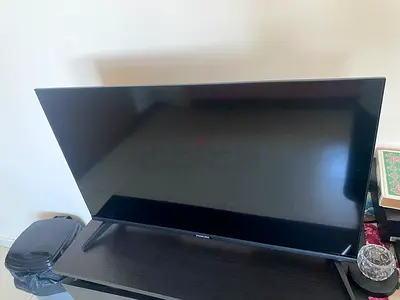 شاشه تلفزيون nikai خالي من العيوب نظيف  مفيه اي مشكلةNikai TV screen, flawless, clean, no problems