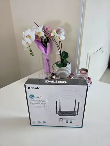 D-Link AC1300 Dual Band Wi-Fi Router (brand new in box) Model DIR-853
