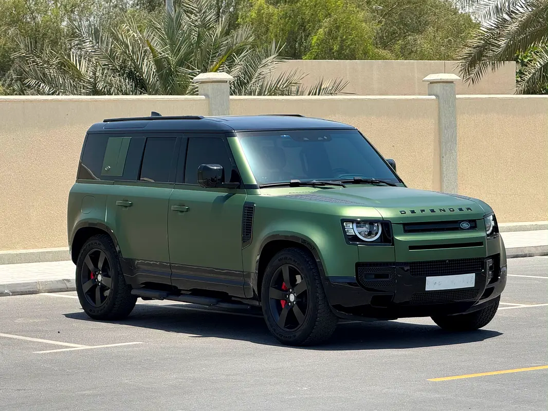 Land Rover Defender 2023 — photo 1 of 17