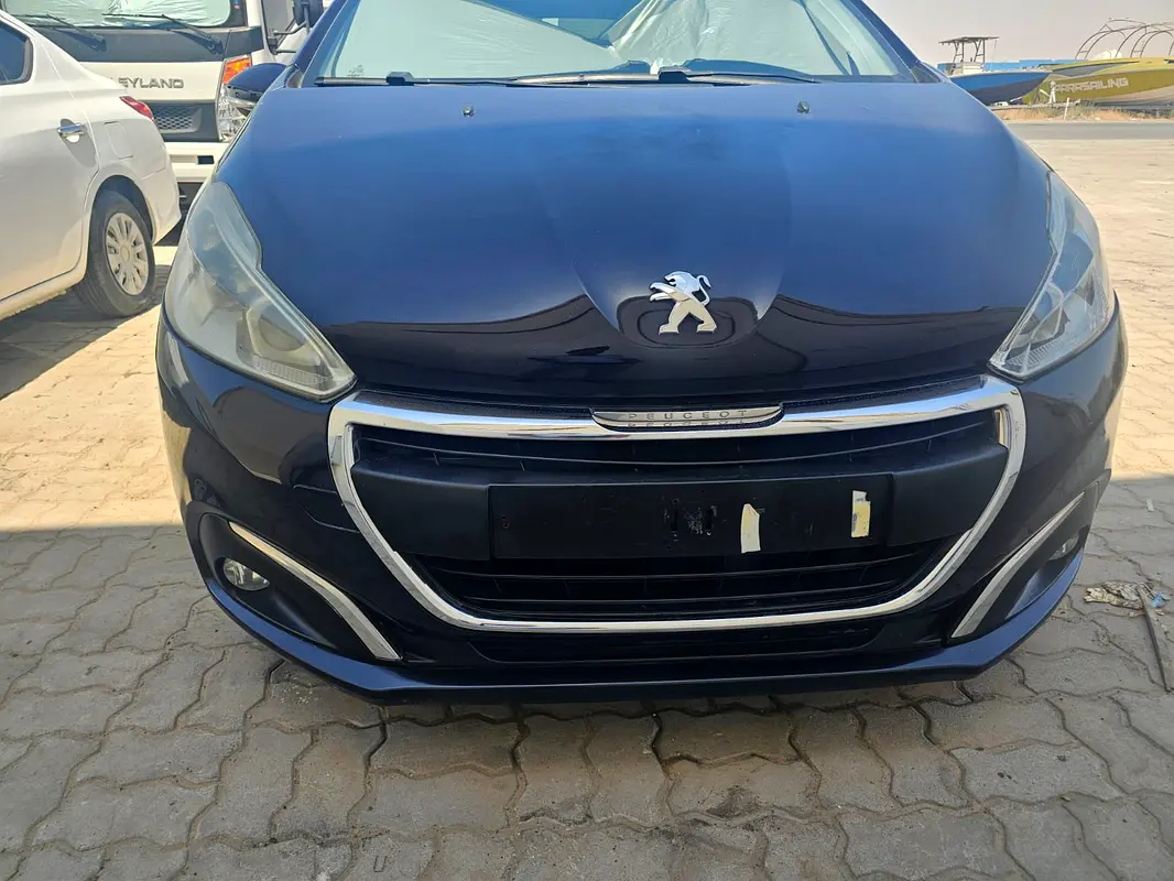 Peugeot 208 2016 — photo 1 of 7