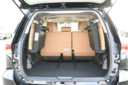 صورة 4 لـ 2026 Toyota FORTUNER