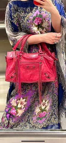 Balenciaga Biker bag in Good condition in frambousine lamb skin