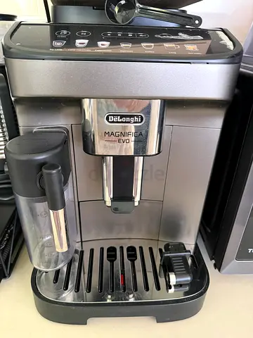 De’Longhi Magnifica Evo Automatic Coffee Machine – Excellent Condition