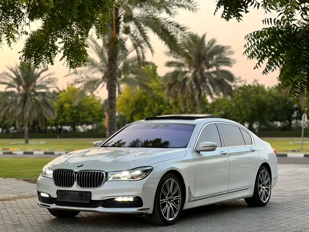 BMW 7-Series 2016 — photo 1 of 19