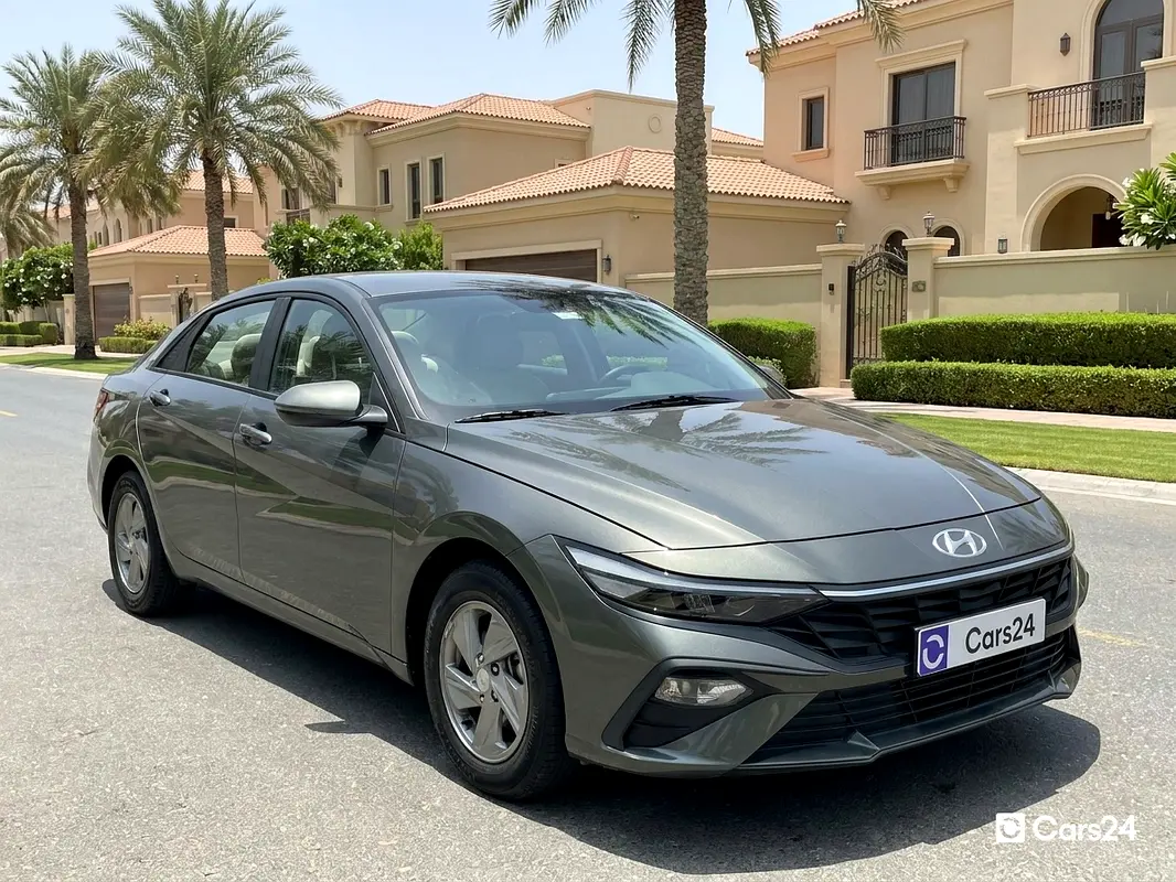 Hyundai Elantra 2024 — photo 1 of 13