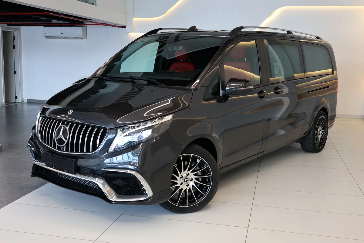 Mercedes-Benz V-Class 2024 — photo 1 of 18