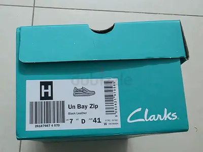 Clarks Un Bay Zip black leather shoes (size UK 7 / EU 41) in box