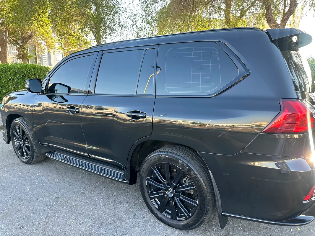 Lexus LX-Series 2021 — photo 1 of 11