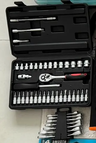 Ratchet and Wrench Tool Set with Case