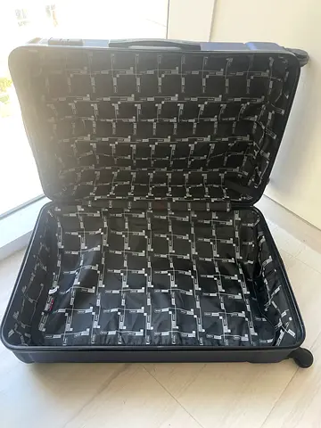 Hard-shell Carry-on Suitcase in Good Condition