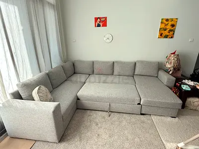 Light grey L-shaped sectional sofa - 6-seater convertible