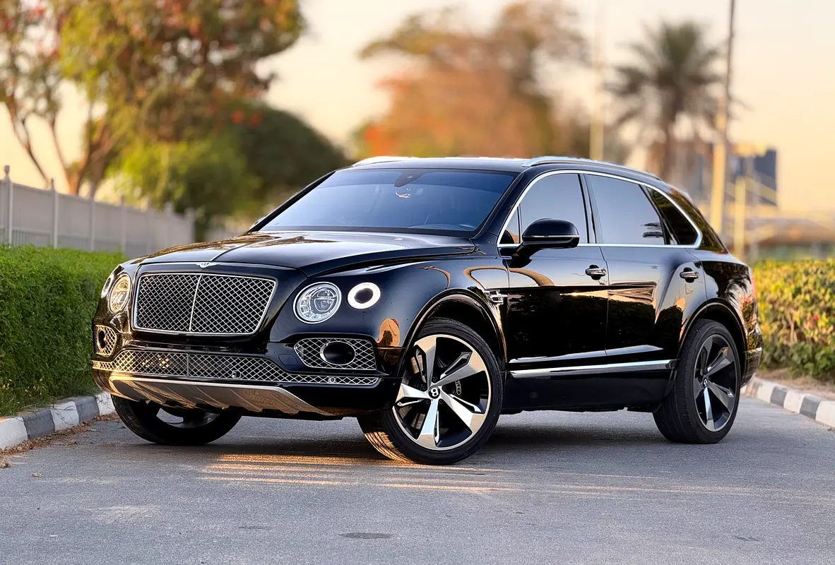 Bentley Bentayga 2018 — photo 1 of 17