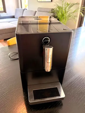 Jura automatic coffee machine - compact, perfect condition free delivery