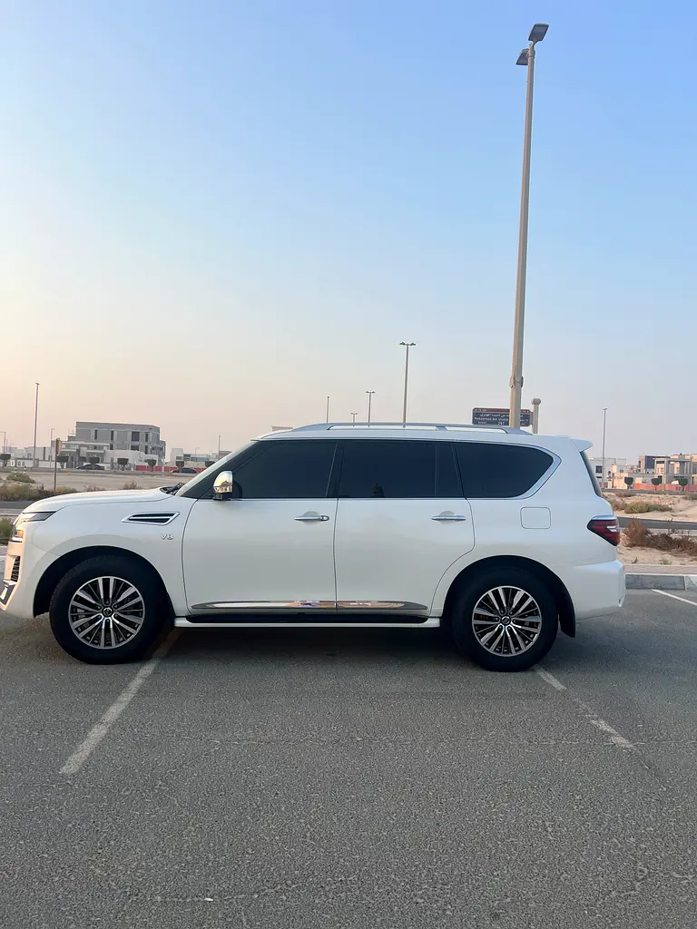 Nissan Patrol 2021 — photo 1 of 6