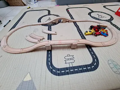 Wooden train set 30 piece for 25 aed