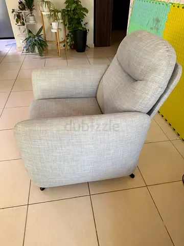 Light grey single sofa (recliner type)