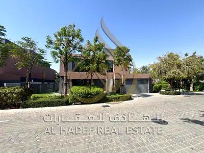 تتشرف شركة الهادف للعقارات بأن تقدم لكم فيلا استثنائية في مشروع "مسار 1 - كايا"، حيث تجتمع الطبيعة الخلابة مع التصميم العصري لتوفر لكم تجربة سكنية لا