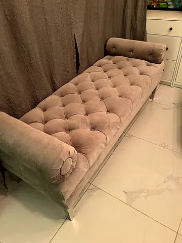 Tufted Upholstered Chaise Lounge